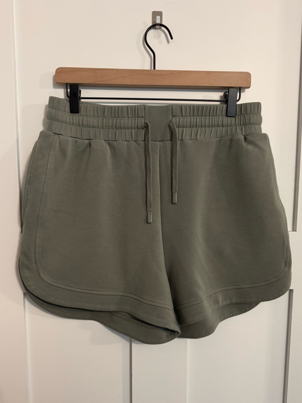Varley DoubleSpft Olive Green Drawstring Athletic Lounge Shorts -NWOT